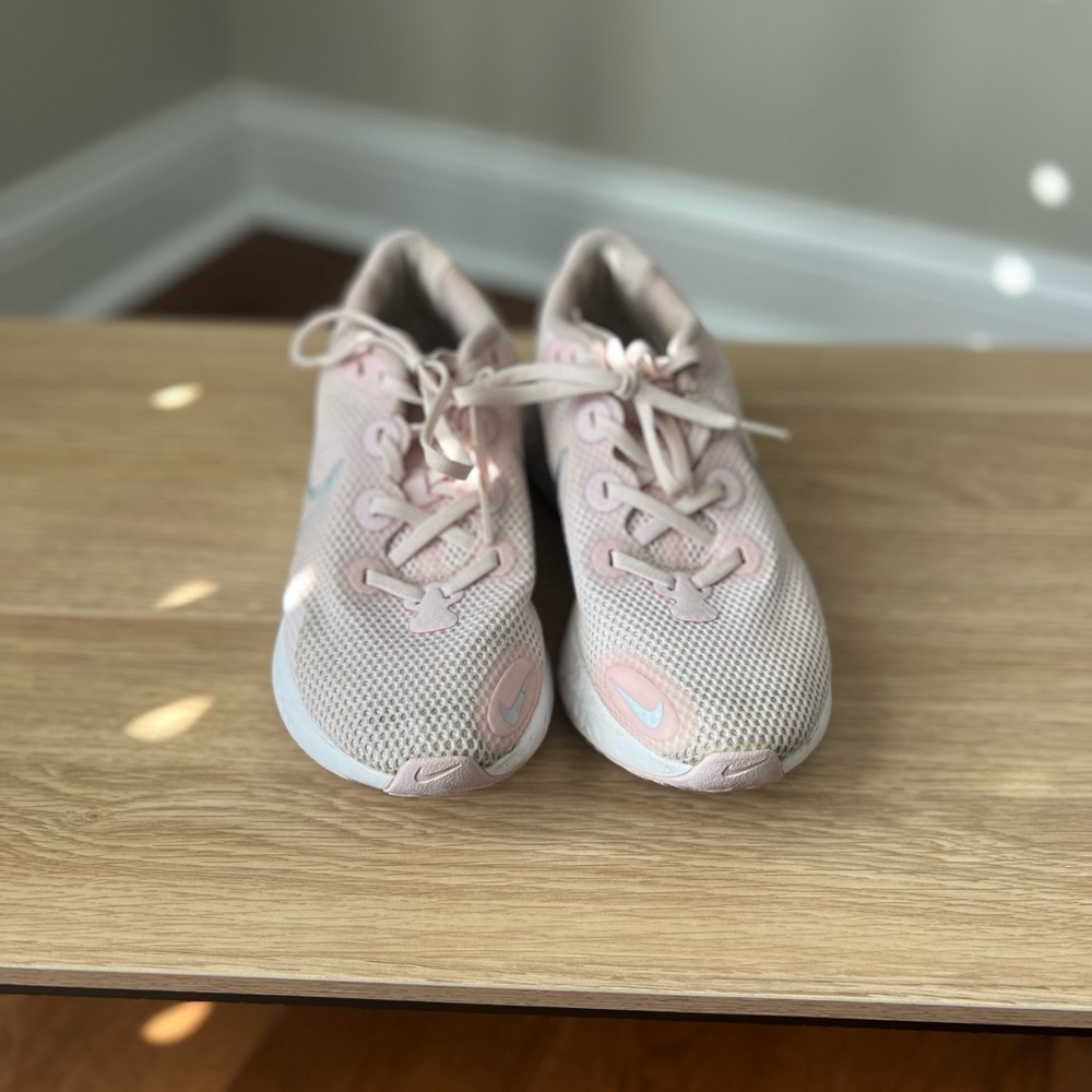 Nike Blush and White Running Shoes - Picture 2 of 4